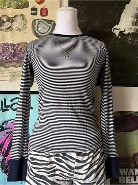 💫 Grungey Striped Long-Sleeve Tee 💫